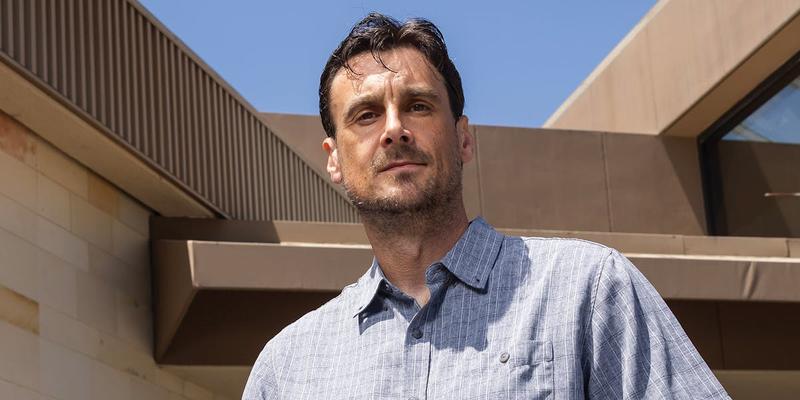 The Former NFL Player Who Embodies the Rage of the Trump Resistance