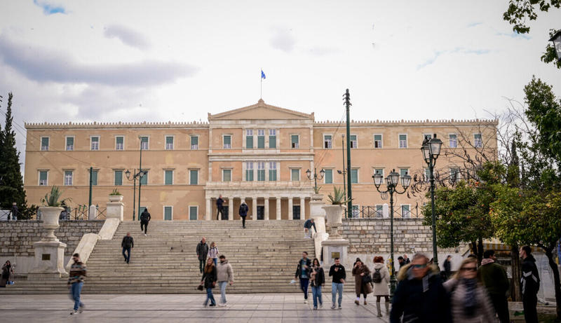 Από την εσωστρέφεια στην ανανέωση: νέοι άνθρωποι, νέες ιδέες, πειστικές...