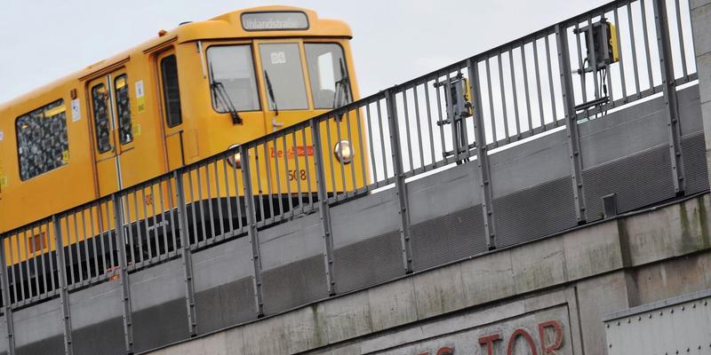 Jüdisches Paar in U-Bahn geschlagen und beleidigt