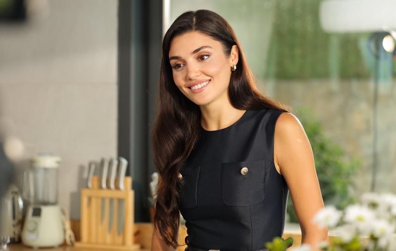 Hande Erçel, ‘sosyal’ liderliği bırakmıyor