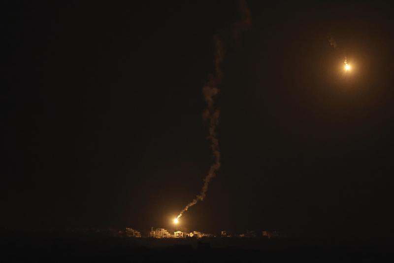 Israele entra a Gaza City, i tank sono nel cuore della Striscia. Trump: “Ostaggi come scudo? Hamas non osi”