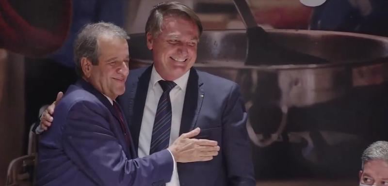 Bolsonaro usa até Valdemar para afrontar o Supremo