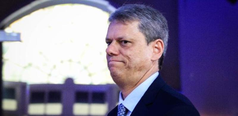 Tarcísio promete rigor da lei e destaca legado de delegado morto no litoral de São Paulo