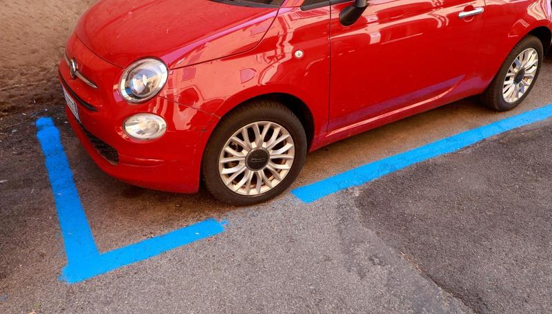 Strisce blu disegnate male, spuntano altri casi a Bologna