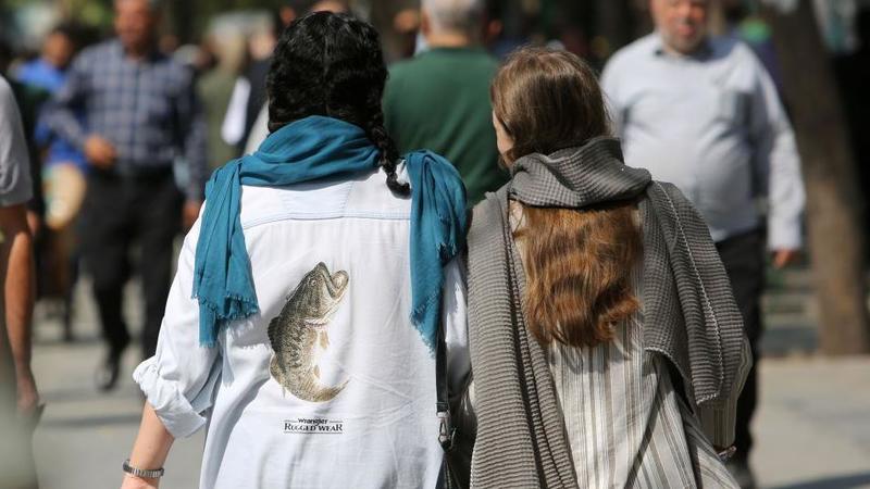 Pramen kose i talas besa: Šta se stvarno promenilo u Iranu posle protesta ‘Žena, život, sloboda’