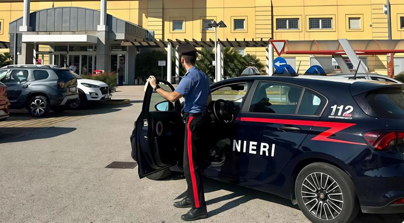 Ladri in gioielleria: bottino di centomila euro