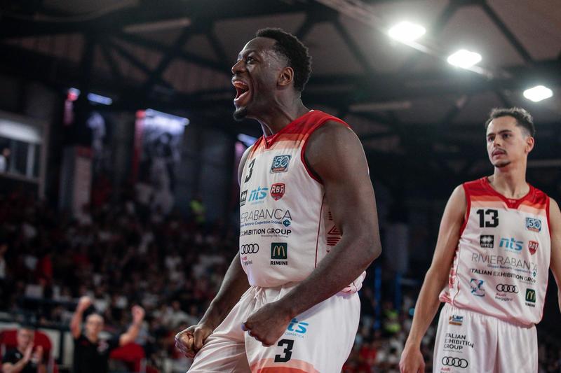 Serie A2: domenica l’esordio per la formazione di Caja. Fortitudo, ora c’è anche Anumba. A Roseto con il gruppo al completo