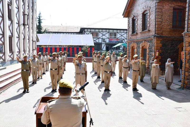 Seva Parv: Srinagar Police Organises Swachhta Pledge, Safaai Abhiyaan