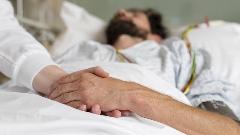 La destra vuole privatizzare perfino la morte