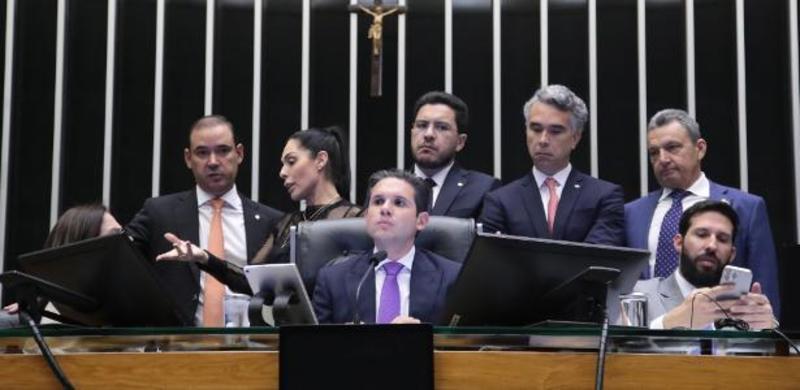 Após se unirem por blindagem, centrão e oposição miram urgência da anistia