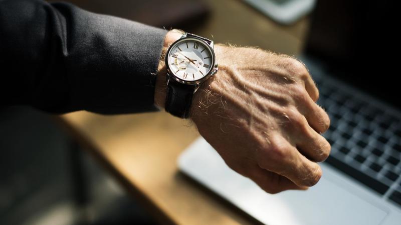 Höchstarbeitszeit pro Woche statt Tag : Welche Folgen hätte das für Arbeitnehmer?