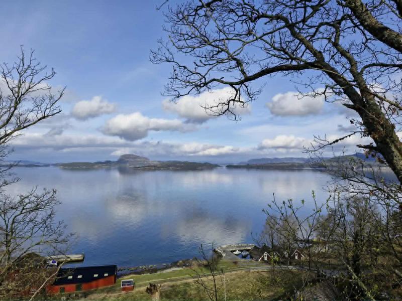 Hyttefolk og fastbuande står saman i kampen mot oppdrettsanlegg i Fisterfjorden
