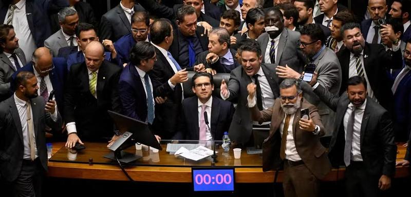 Senhores e senhoras parlamentares, acalmem-se: o mundo não acabará amanhã