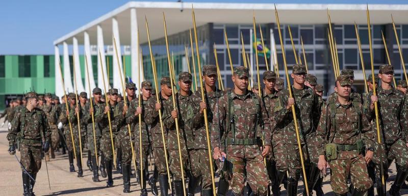 Mais nove militares serão julgados, enquanto outros sete aguardam a perda de cargo e patente