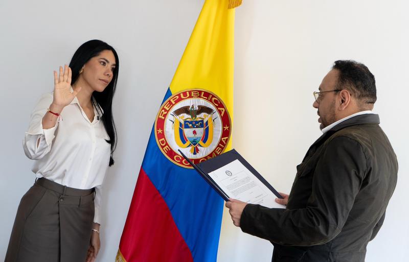 Presidencia publica otra hoja de vida para ministra de las TIC