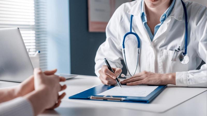 Stipendio senza lavorare, prof finge gravi malattie: condannata per truffa