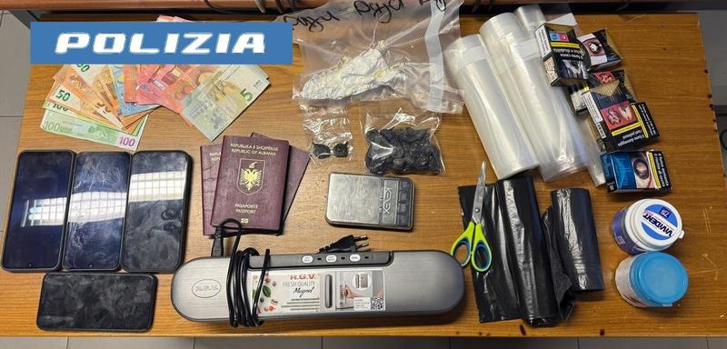 Blitz nella movida riminese, smantellata banda di giovani spacciatori