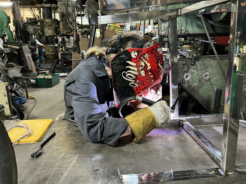 4 decades after the landmark book ‘Alone in a Crowd,’ women in the trades still battle bias – a professor-turned -welder reflects