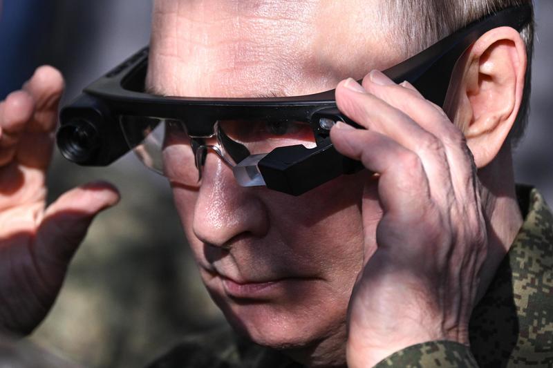 Trump: “Putin mi ha deluso, bisogna colpirlo sul petrolio”. E lo zar non pensa alla pace: “Oltre 700 mila soldati in Ucraina”