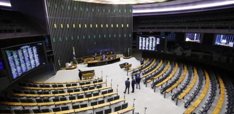 Com as atenções voltadas ao STF, Câmara aprovou calote dos precatórios
