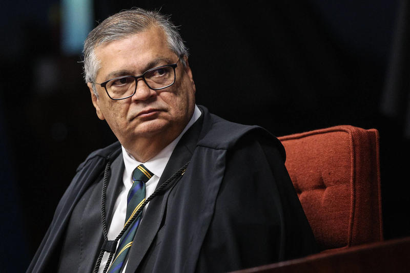 Mulher de Camisotti não comparecerá à CPI do INSS após liberação de Dino