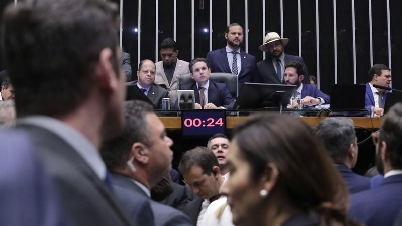 Centrão, bolsonarismo e um perigoso casamento de conveniência