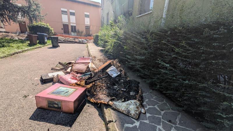 Incendio in un appartamento di via Forze Armate a Milano: morta una donna. Gravissimo un cagnolino
