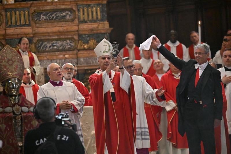Il ‘miracolo’ di San Gennaro si ripete. L'arcivescovo: “In questa ampolla metterei il sangue di ogni bimbo di Gaza”