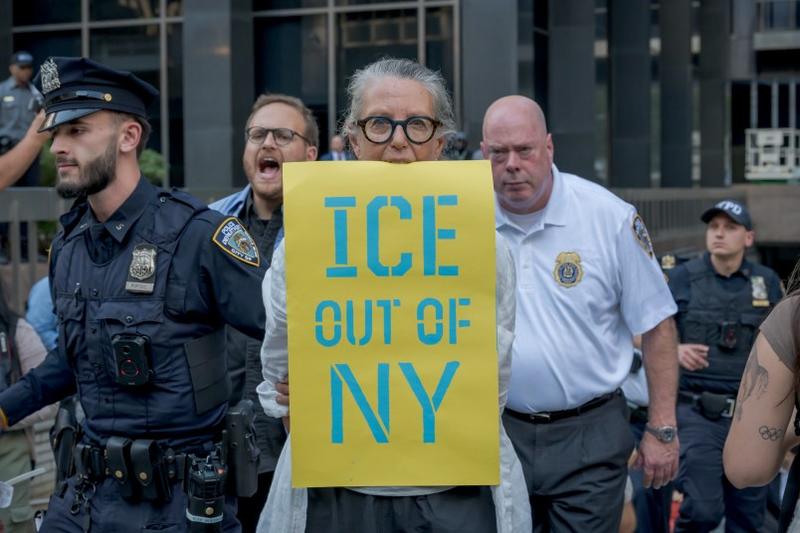 State Lawmakers Are Getting Arrested at Detention Centers and Yelling at Masked ICE Agents. Good.