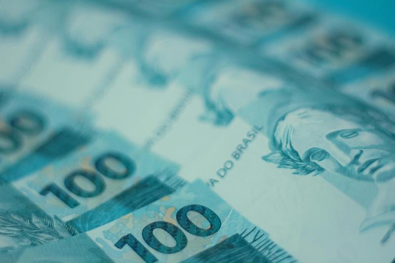Por que a economia desacelera e a bolsa sobe?