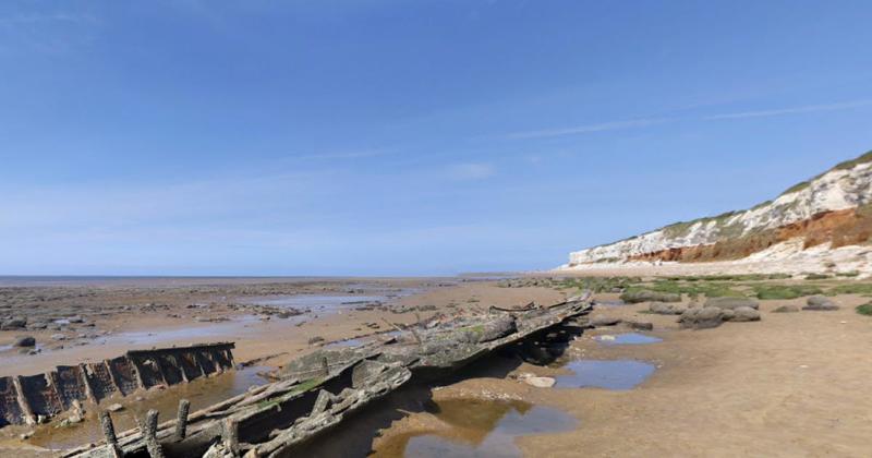 Kitesurfer loses kit after getting into difficulty off Norfolk coast