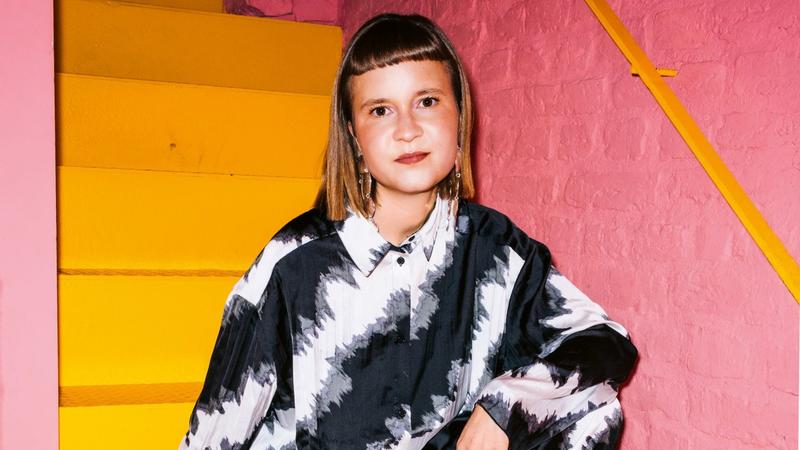 Buch | „Die Assistentin“ von Caroline Wahl: Zwischen Hype und Häme