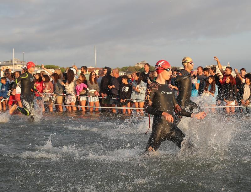 Ironman, la carica dei seimila. Oggi la prova più dura per i triatleti