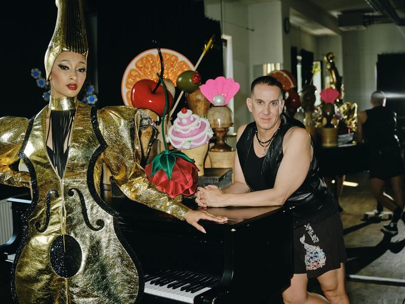 Jeremy Scott entwirft für den Friedrichstadt-Palast: „Das beste Mittel gegen Bigotterie und Hass!“