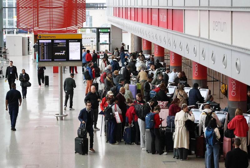 Attacco hacker ad aeroporti europei: voli cancellati e ritardi a Bruxelles, Londra e Berlino /