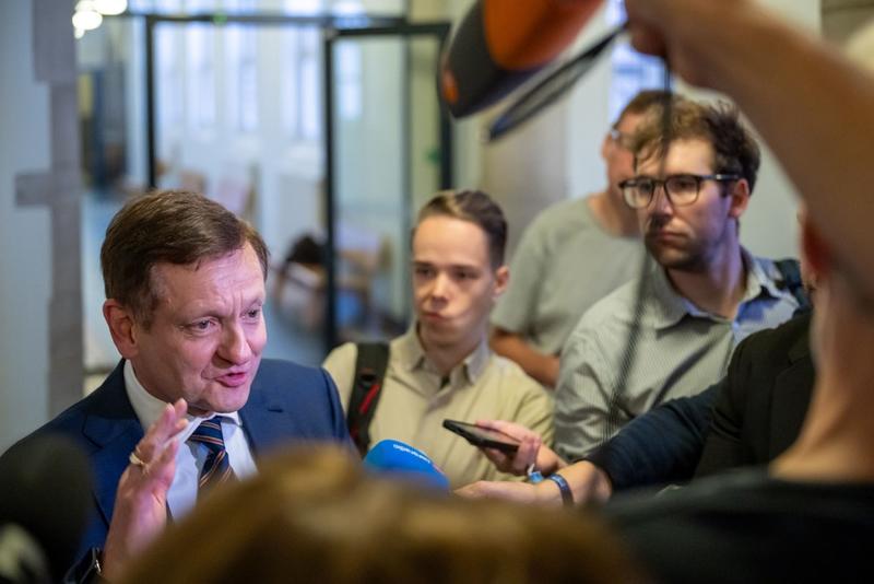 „Glauben Sie, ich bin Ihre Prostituierte?“ – Räumungsklage gegen AfD vor Gericht