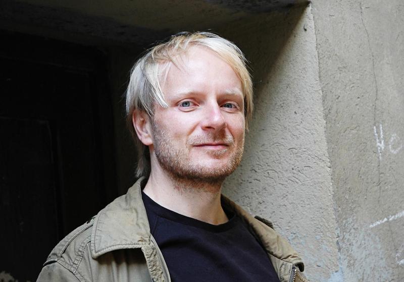 Jochen Schmidts neuer Roman: Warum es sich lohnte, DDR-Zeitungen zu sammeln