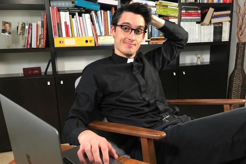 Il caso Don Ravagnani, spot social e critiche: cosa conta per un don e per la Chiesa
