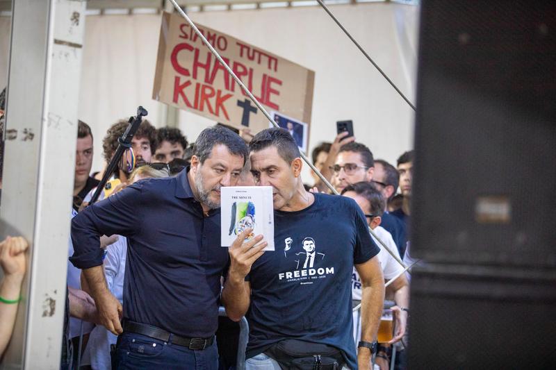 Il raduno di Pontida, Vannacci rinuncia ai ’boys’: “Siamo gli eredi di Kirk”. Salvini a sorpresa sul palco