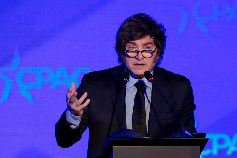 Encurralado, Javier Milei lida com a maior crise de seu governo
