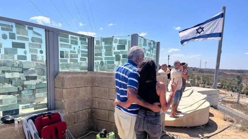 «Guardiamo il paesaggio». A Sderot, picnic con vista sulle macerie di Gaza City