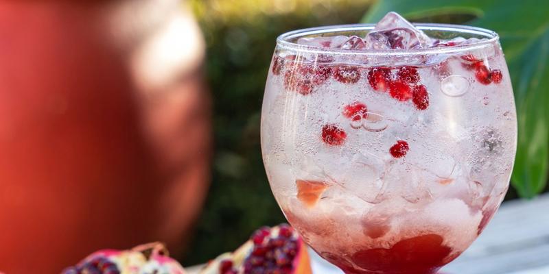 Granatapfel-Spritzer ohne Alkohol