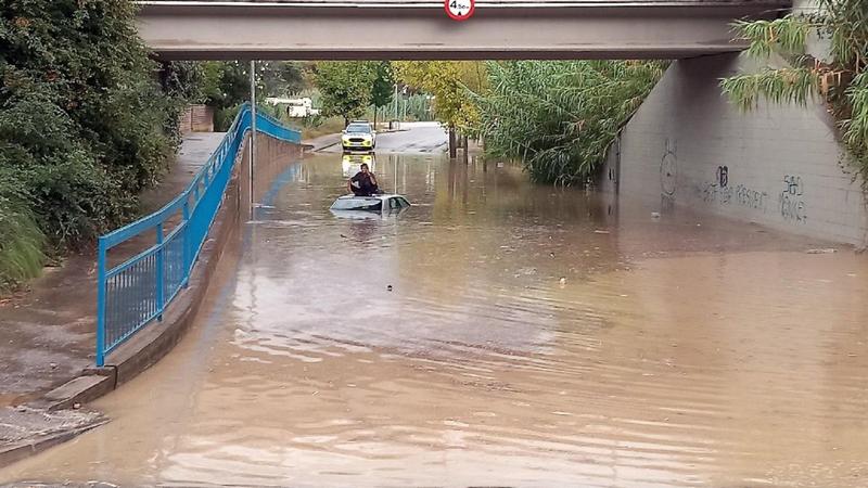 Catalunya activa avisos por fuertes lluvias en todas las comarcas ante la previsión de un domingo convulso