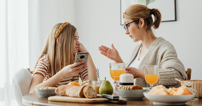 Fibs to Facts: The Truth Bias in Parents