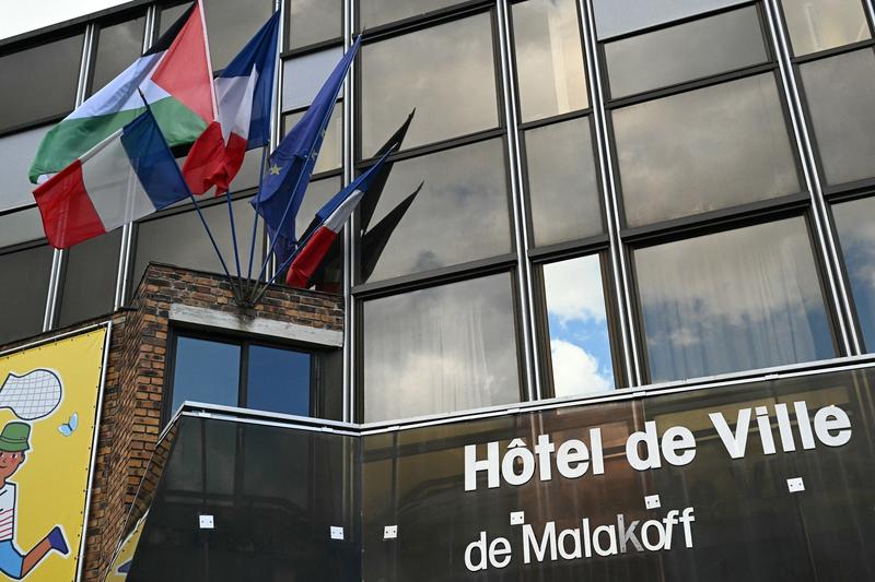 Ahead of recognition, French town halls divided over whether to fly Palestinian flag