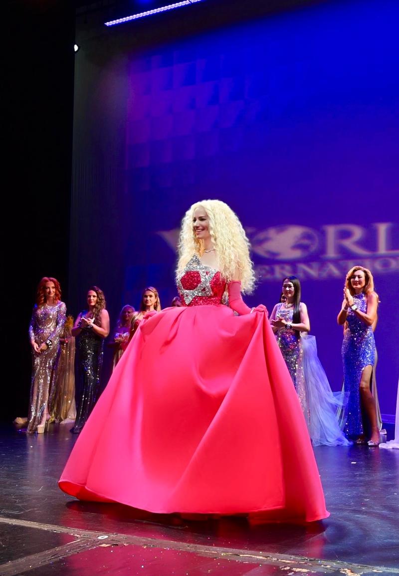 Miss Israel 2025 Ayelet Raymond wishes Shana Tova with all who stand with Israel