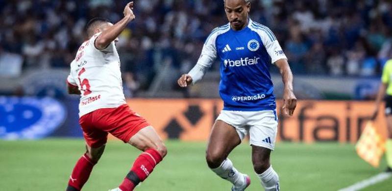 Cruzeiro não negocia empate e prevalece no melhor jogo do domingo