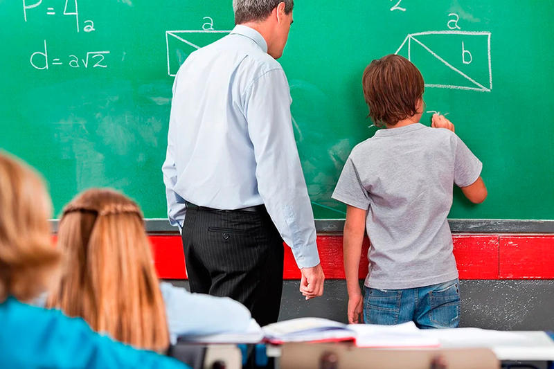 El profesor Martínez, el de matemáticas, por Tulio Ramírez