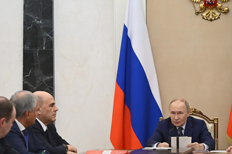Путин предложил Трампу глобальный мир