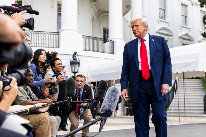 Trump Plays Dumb About Bribery Accusations Against His Border Czar